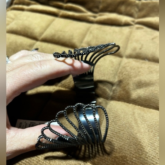 NWT- Black Metal Cuff Bracelet - Picture 5 of 7